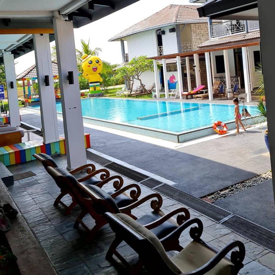 อาเลีย เรสซิเดนซ์ บิซิเนส รีสอร์ท Padang Mat Sirat ภายนอก รูปภาพ
