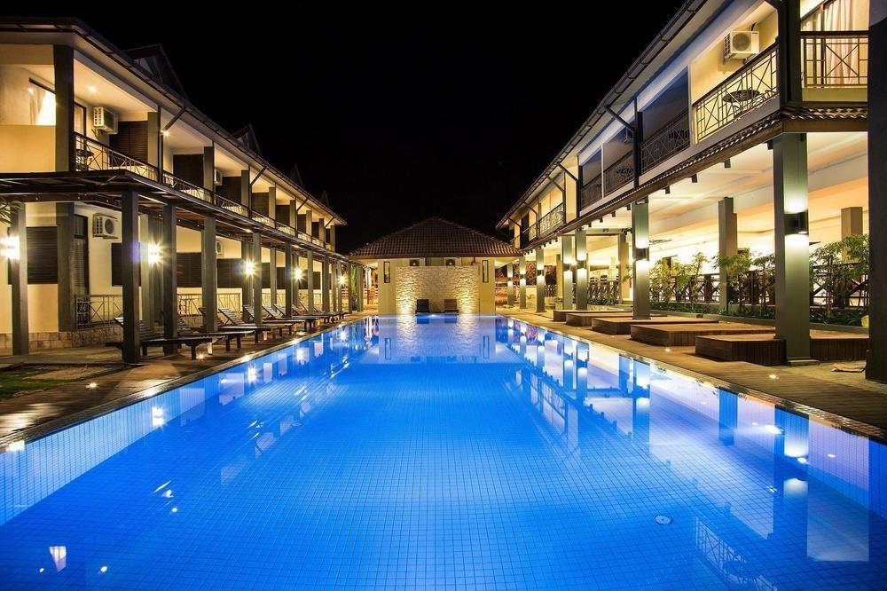 อาเลีย เรสซิเดนซ์ บิซิเนส รีสอร์ท Padang Mat Sirat ภายนอก รูปภาพ