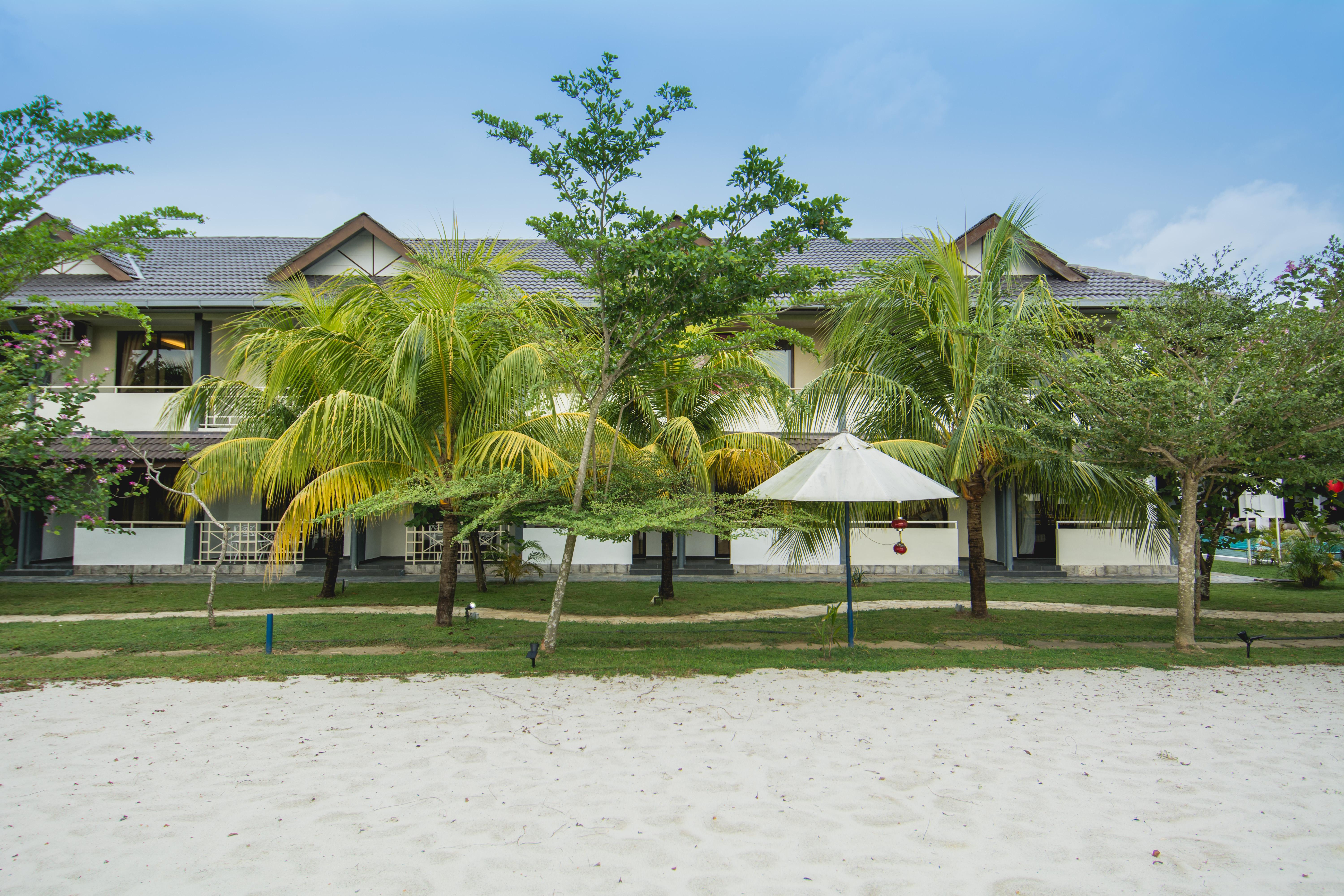 อาเลีย เรสซิเดนซ์ บิซิเนส รีสอร์ท Padang Mat Sirat ภายนอก รูปภาพ
